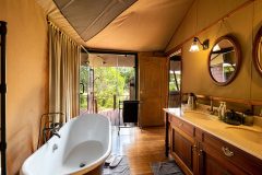 Elewana-Sand-River-Luxury-Tent-bathroom