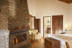 Fairmont-Mount-Kenya-swafari-Club__River-Suite-Bedroom