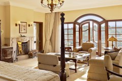 Fairmont-Mount-Kenya-swafari-Club__Signature-Suite-Bedroom