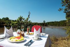 hippo-pool-breakfast-at-mara-serena-safari-lodge