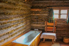 Rutundu-main-cabin-bathroom